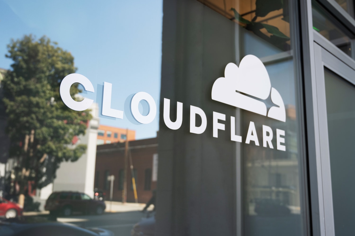 Технический сбой в Cloudflare привел к проблемам в работе многих веб-сайтов и онлайн-сервисов по всему миру