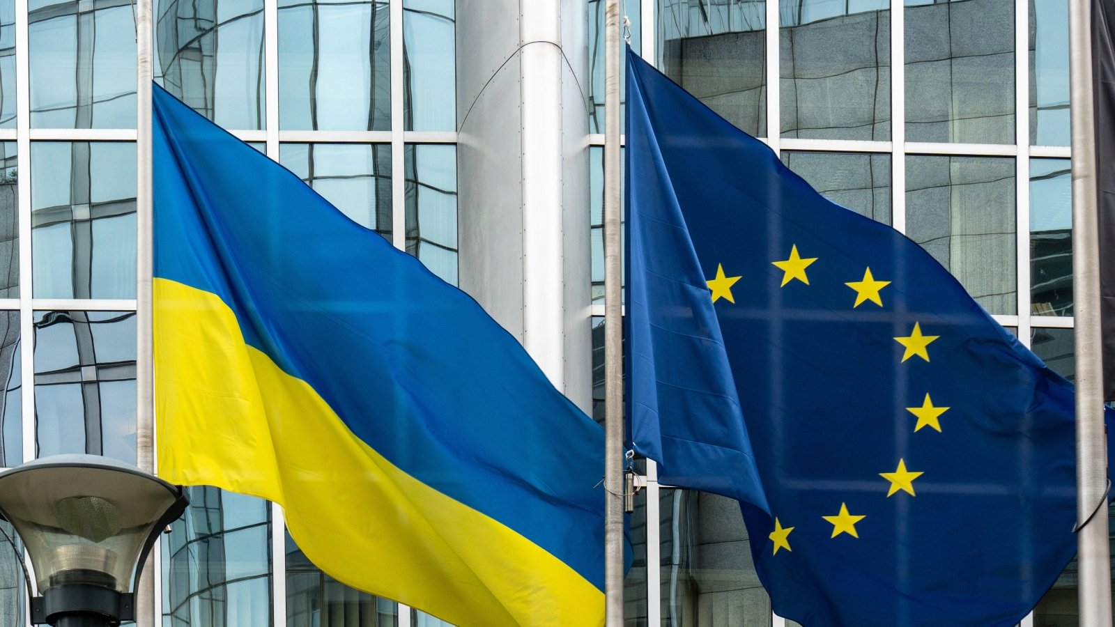 ЕС подготовит Украине 90 млрд евро, несмотря на вето Венгрии