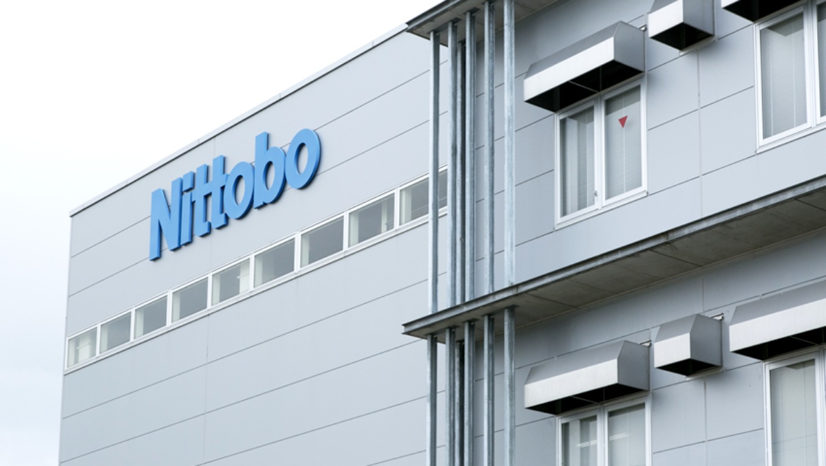 Производство ИИ-чипов столкнулось с дефицитом стекла из Японии