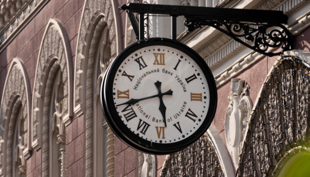НБУ підкріпив каси банків готівковою іноземною валютою
