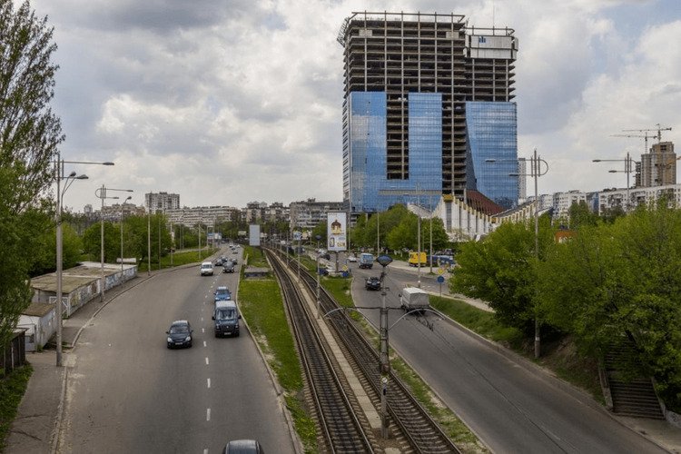 СМИ узнали, кому продали недостроенный небоскреб Sky Towers в Киеве