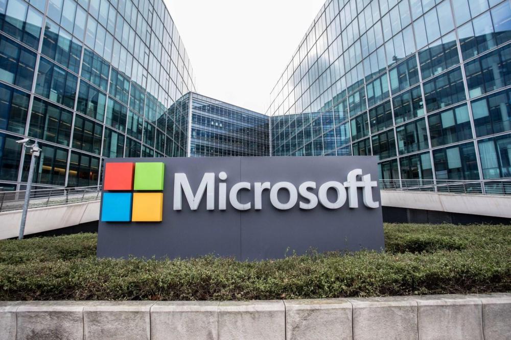 Акції Microsoft переживають найгірший місяць за 25 років