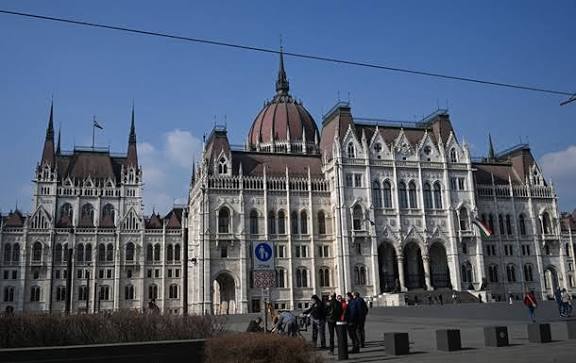 Угорщина вперше після зміни влади розмістила єврооблігації на €3 млрд