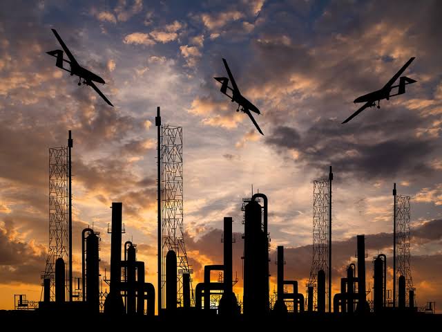 Українські дрони обвалили нафтопереробку в РФ до мінімуму з 2002-го